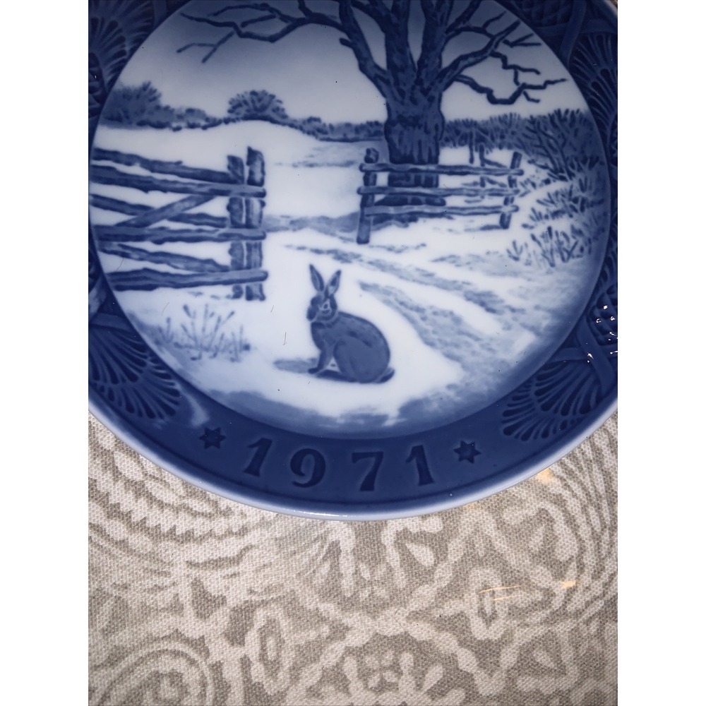 Vintage Royal Copenhagen Christmas Plate 1971 - Hare In Winter - Picture 2 of 4